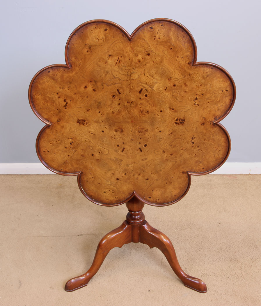 12010r2 Antique Style Shaped Tripod Table,