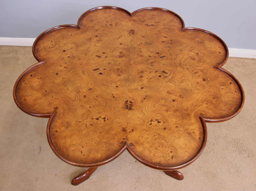 12010r3 Antique Style Shaped Tripod Table,