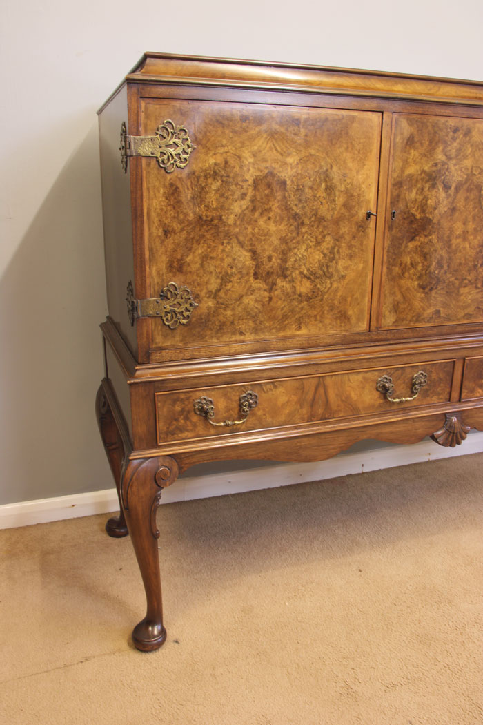 12011r10 Antique Burr Walnut Sideboard,