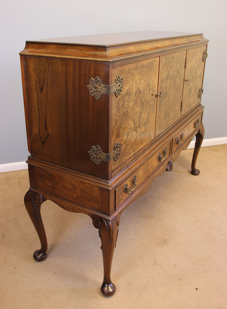12011r4 Antique Burr Walnut Sideboard,