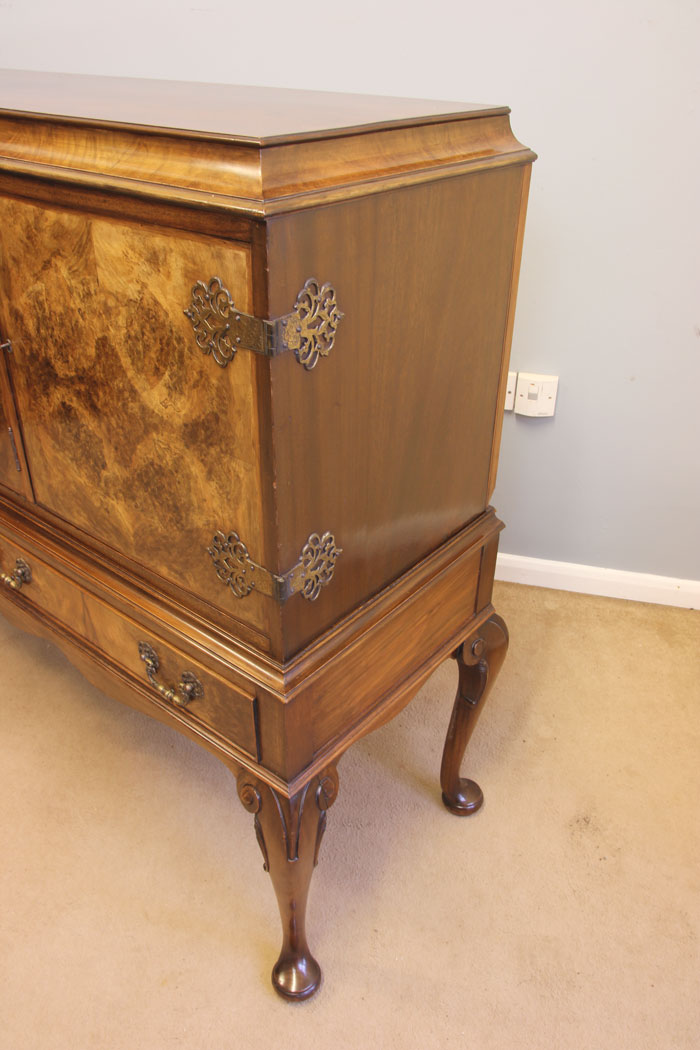 12011r7 Antique Burr Walnut Sideboard,