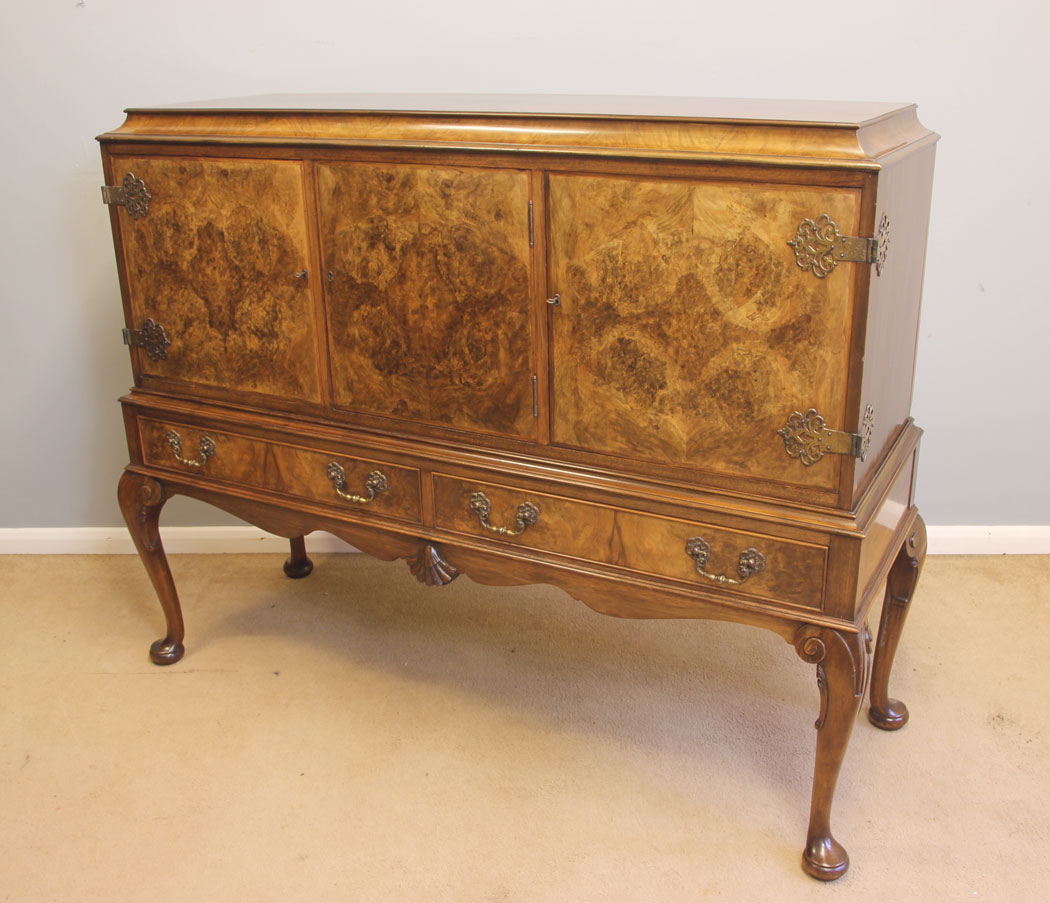 12011r8 Antique Burr Walnut Sideboard,