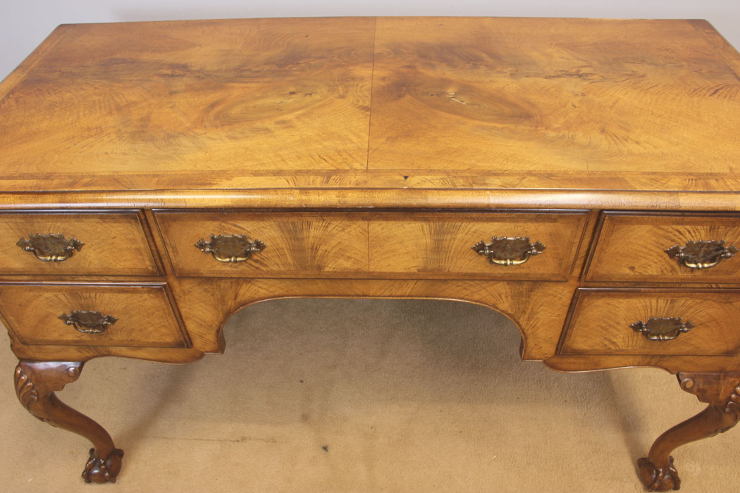 12016r4 Antique Walnut Side Table,