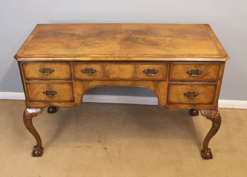 12016r7 Antique Walnut Side Table,