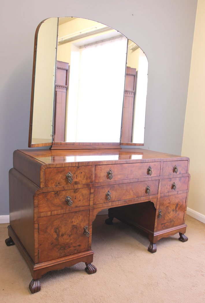12054r8 Antique Burr Walnut Dressing Table,