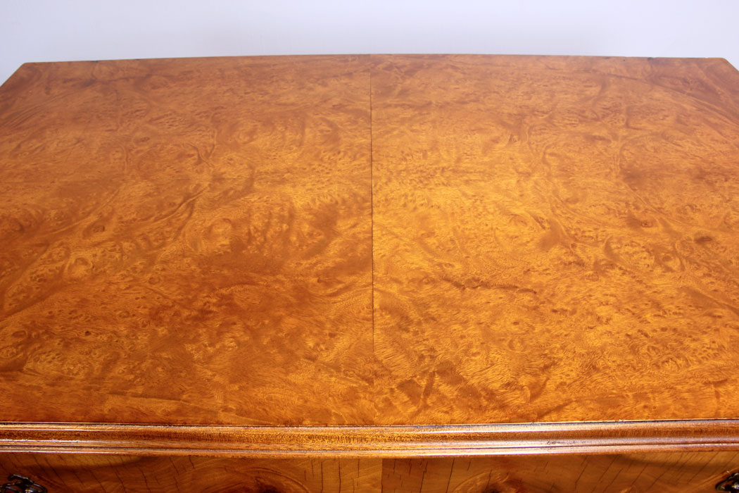 12070r10 Large Antique Burr Walnut Chest Drawers,