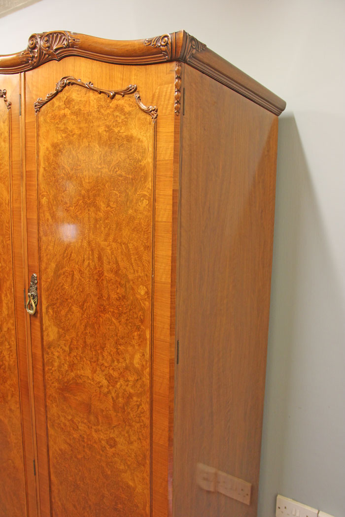 12086r9 Quality Antique Burr Walnut Compactum Triple Wardrobe.