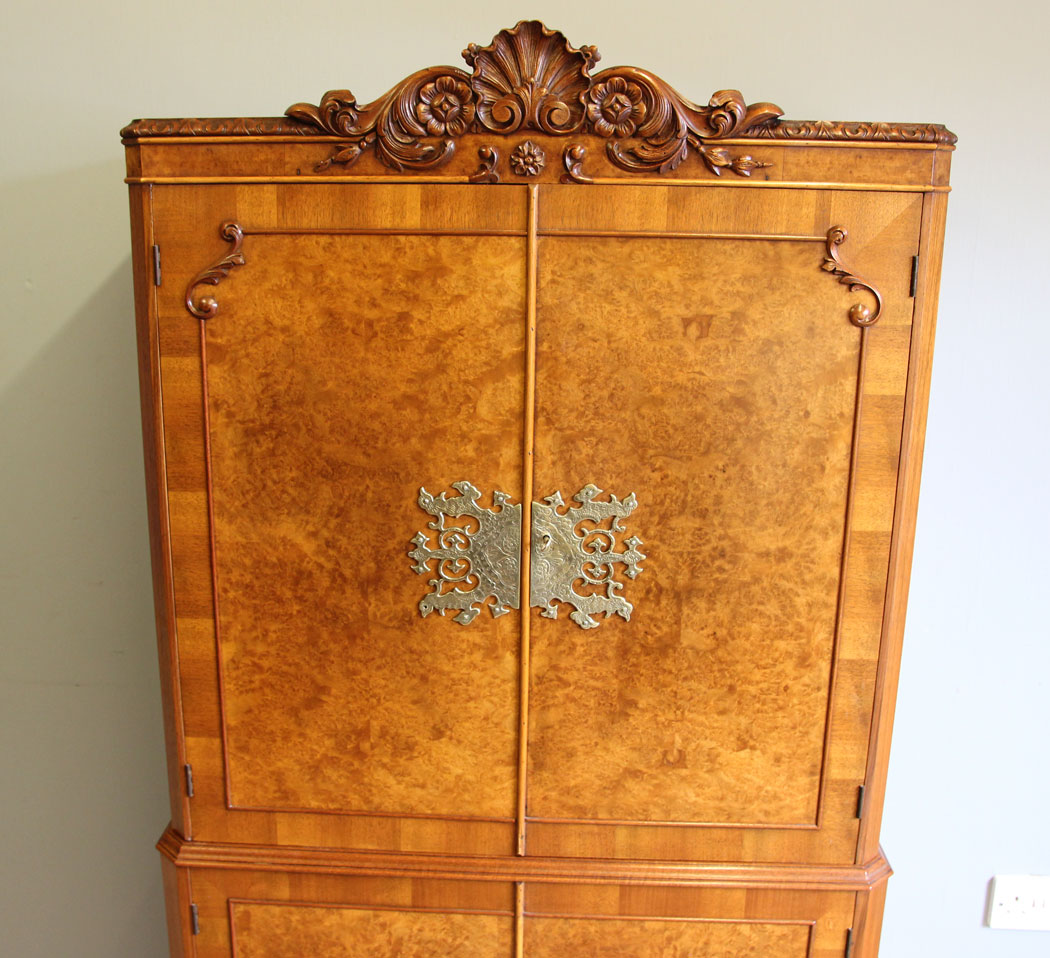 12105r11 Burr Walnut Antique Queen Anne Style Cocktail Drinks Cabinet,