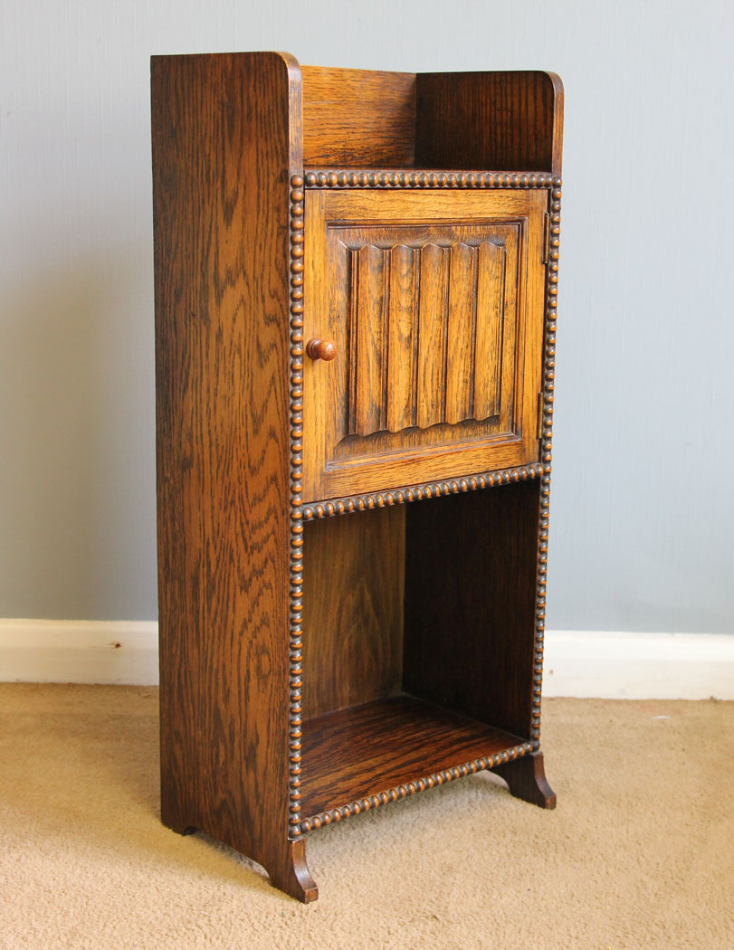 12114r3 Antique Oak Smokers Cabinet,