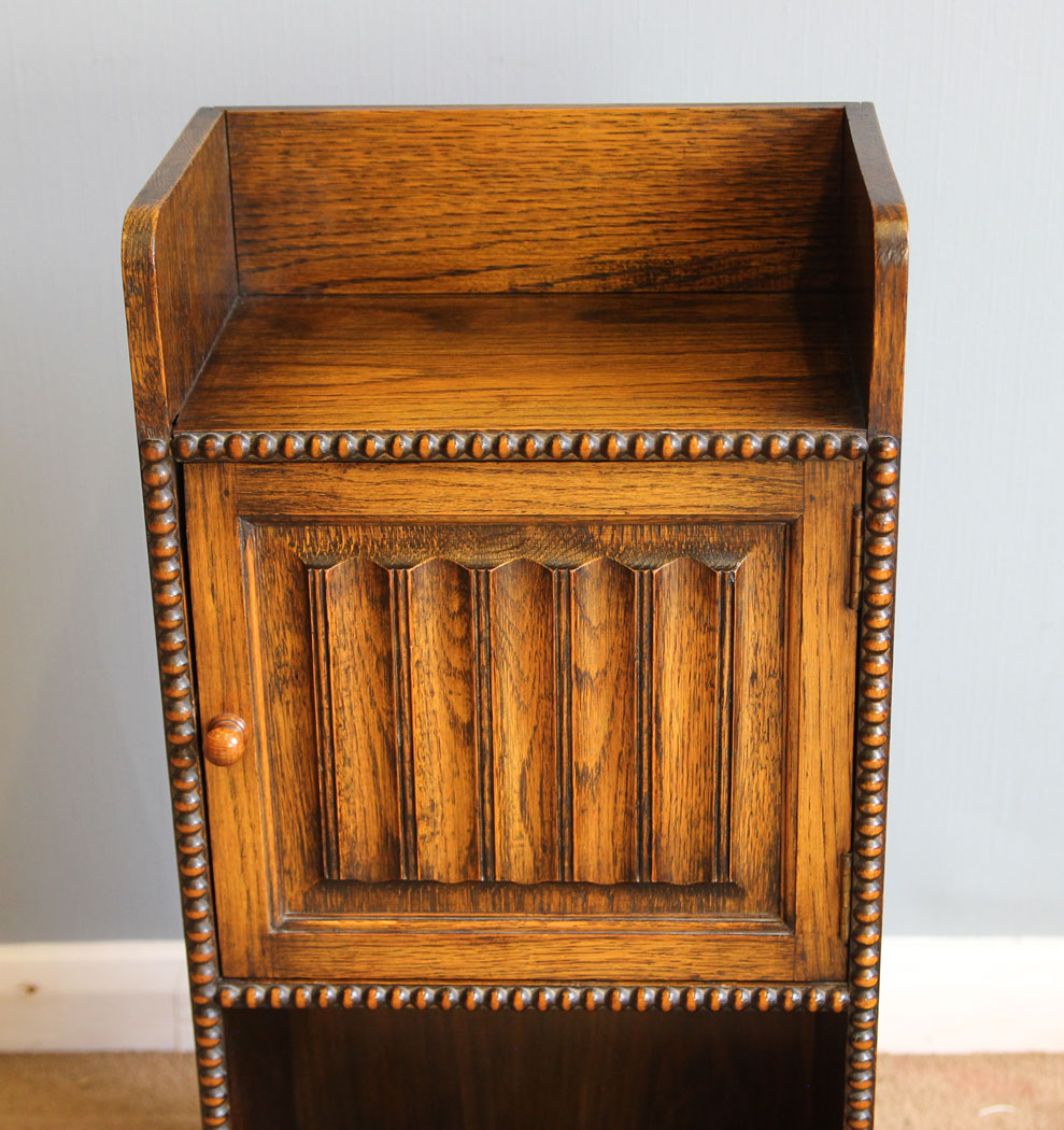 12114r9 Antique Oak Smokers Cabinet,