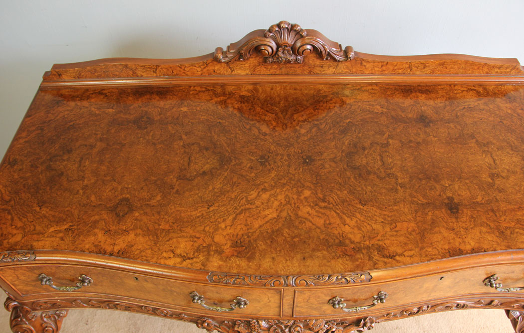 12122r10 Quality Antique Burr Walnut Serpetine Front Serving Side Table,