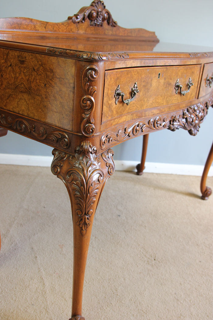 12122r12 Quality Antique Burr Walnut Serpetine Front Serving Side Table,
