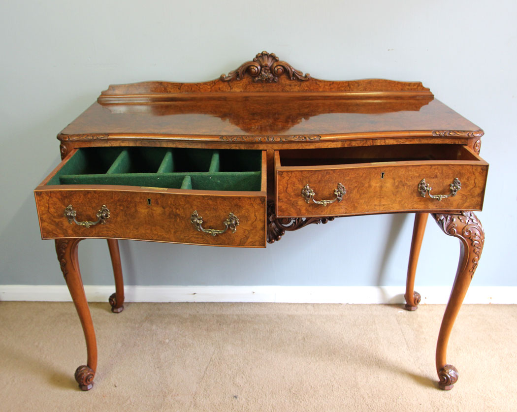 12122r14 Quality Antique Burr Walnut Serpetine Front Serving Side Table,