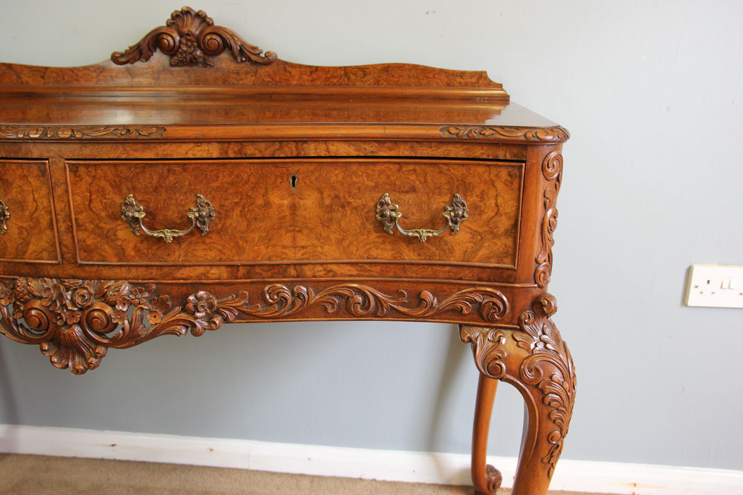 12122r5 Quality Antique Burr Walnut Serpetine Front Serving Side Table,