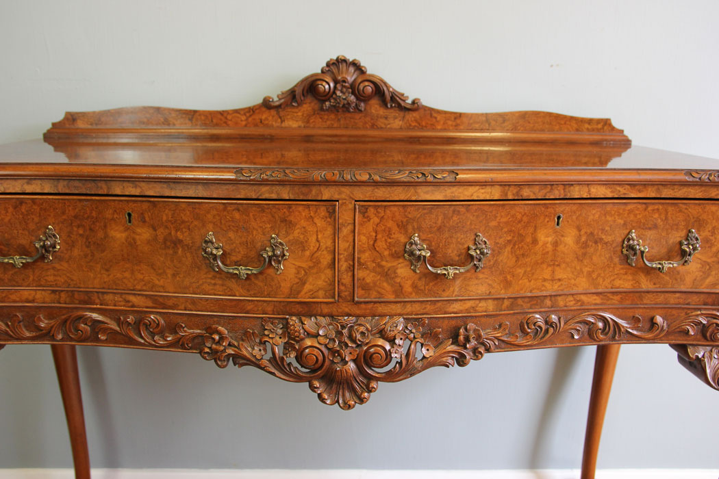 12122r6 Quality Antique Burr Walnut Serpetine Front Serving Side Table,