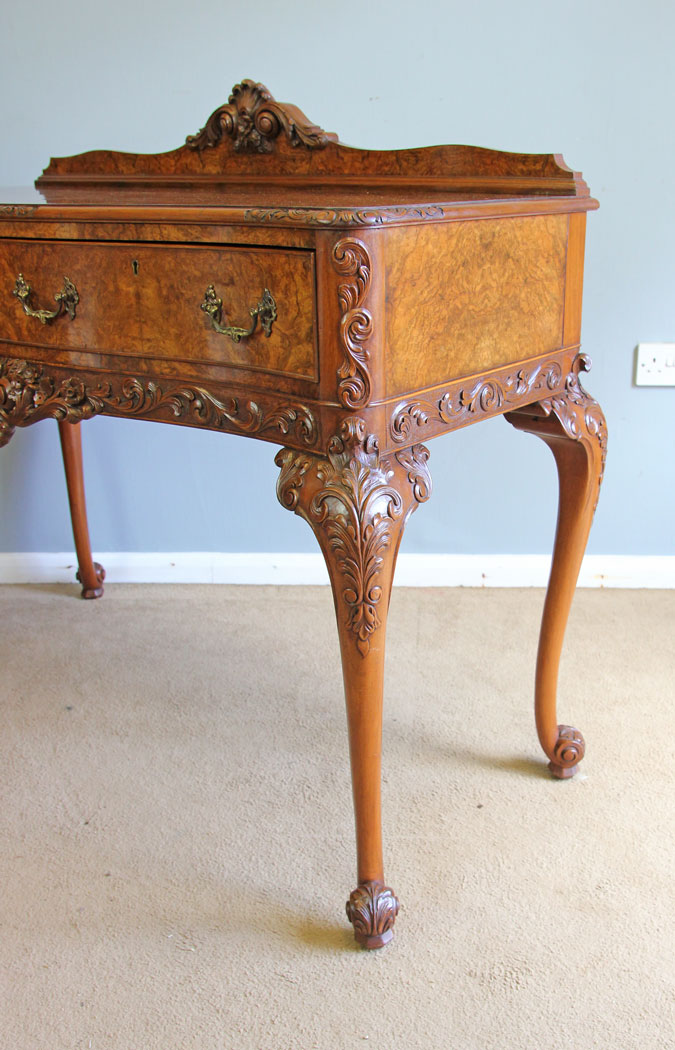 12122r7 Quality Antique Burr Walnut Serpetine Front Serving Side Table,