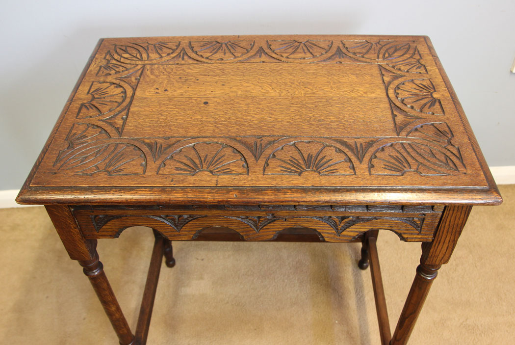 12131r3 Antique Carved Oak Occasional Lamp Side Table,