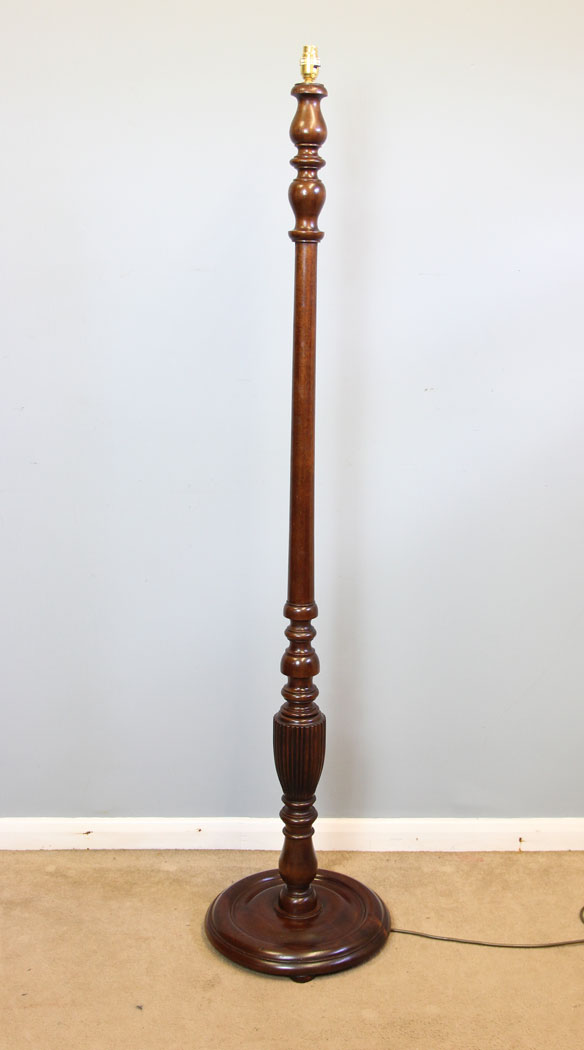 12139r1 Antique Mahogany Standard Lamp,