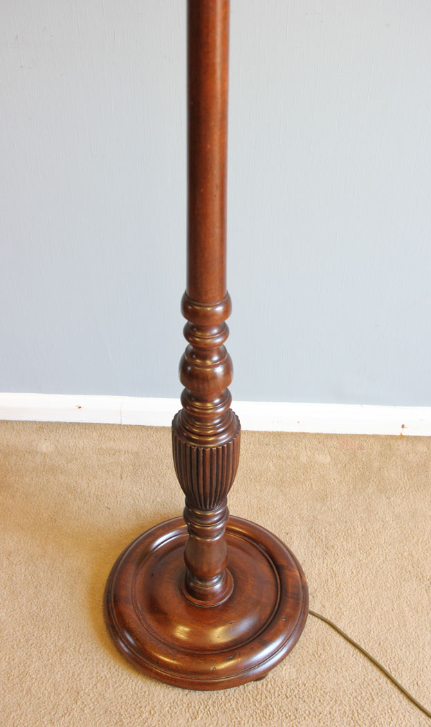 12139r10 Antique Mahogany Standard Lamp,