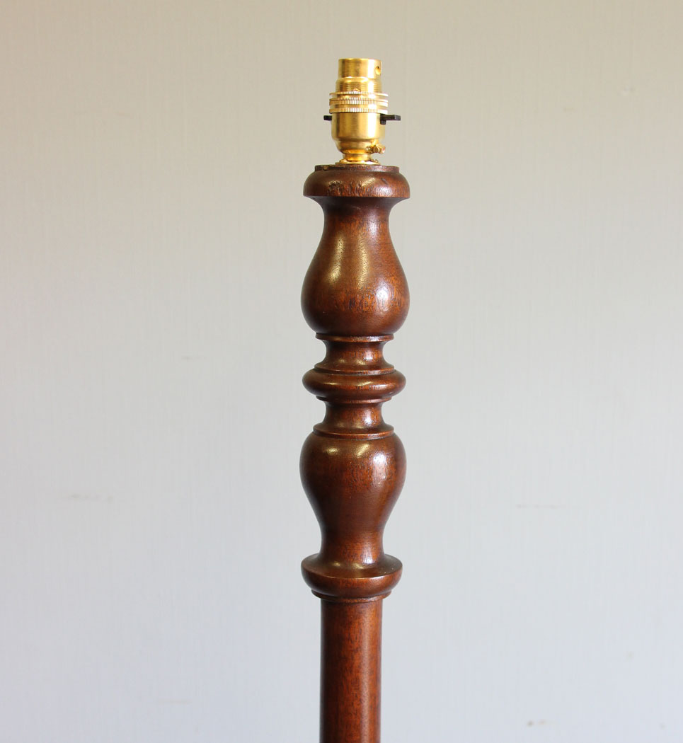 12139r2 Antique Mahogany Standard Lamp,