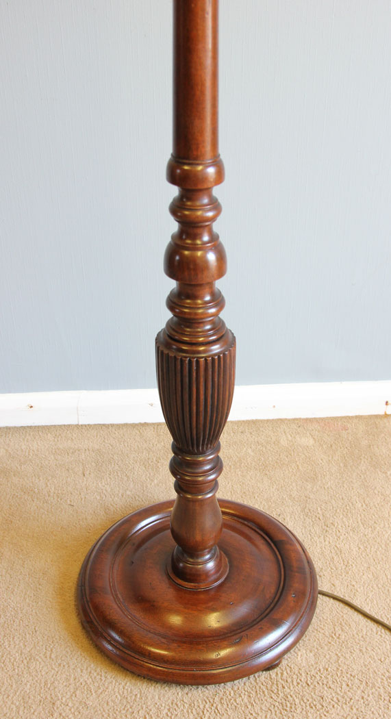 12139r4 Antique Mahogany Standard Lamp,
