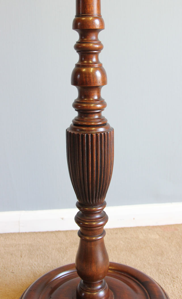 12139r5 Antique Mahogany Standard Lamp,