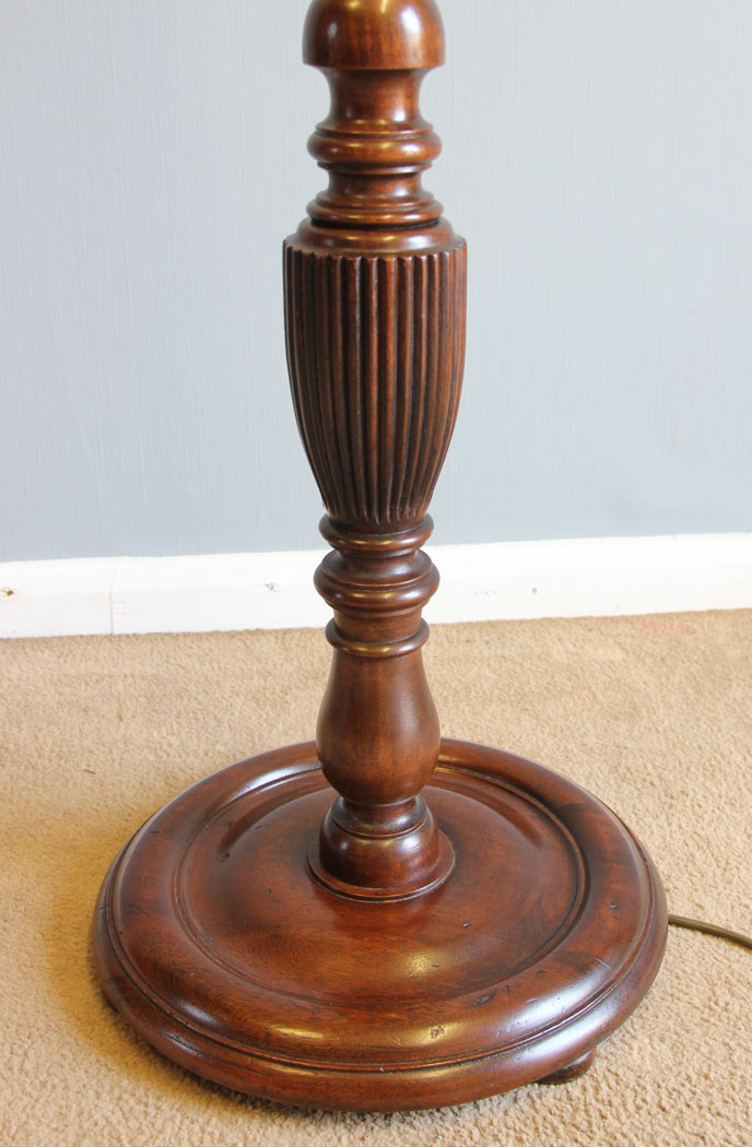 12139r6 Antique Mahogany Standard Lamp,