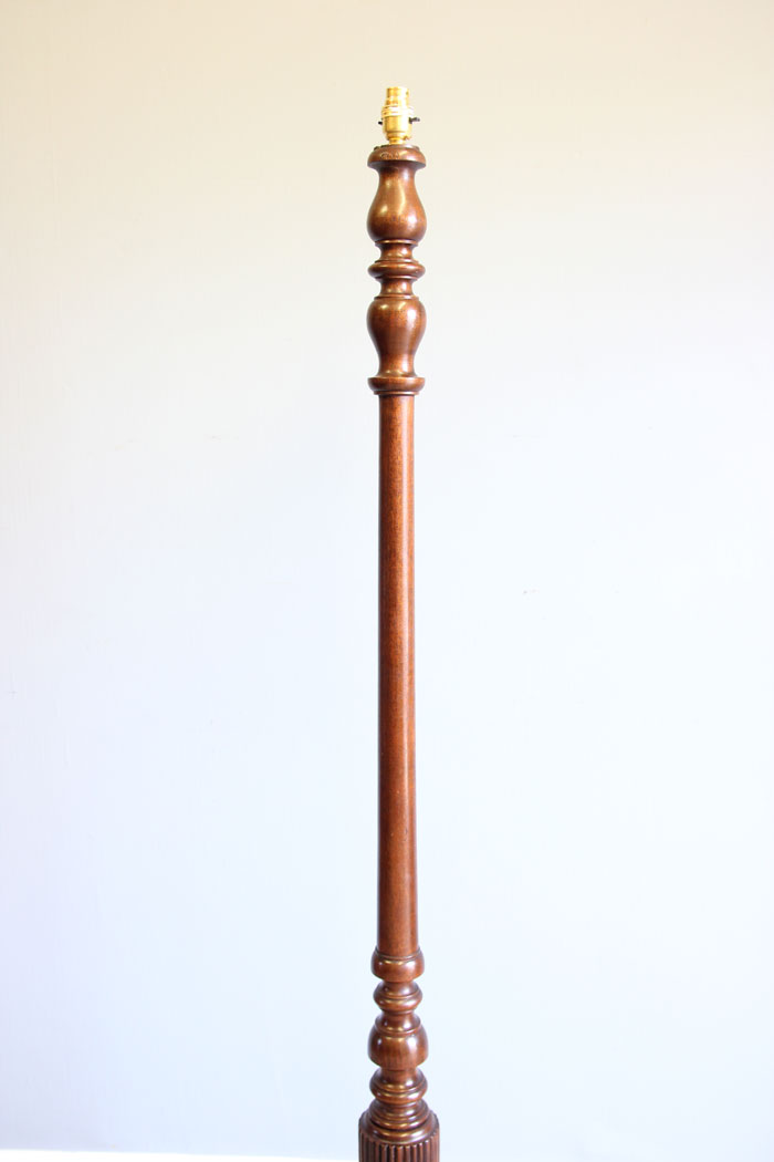 12139r8 Antique Mahogany Standard Lamp,