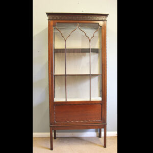 Antique Chippendale Style Mahogany China Display Cabinet.