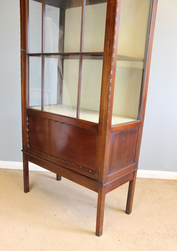 12147r10 Antique Chippendale Style China Display Cabinet,