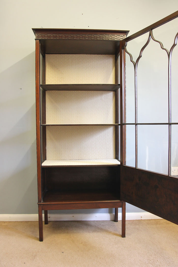 12147r14 Antique Chippendale Style China Display Cabinet,
