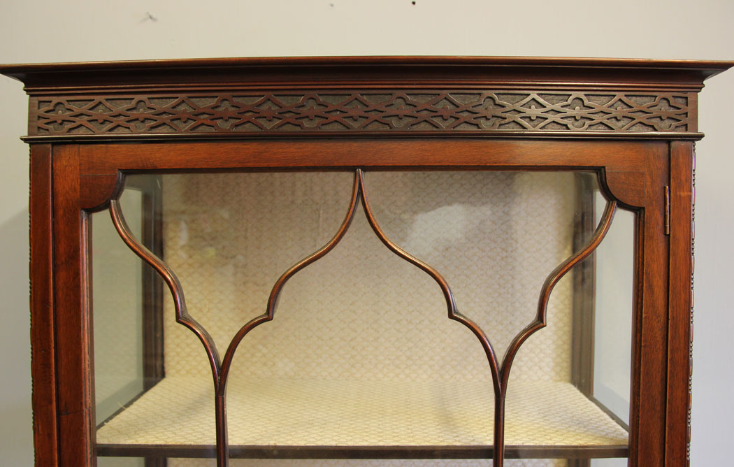 12147r7 Antique Chippendale Style China Display Cabinet,