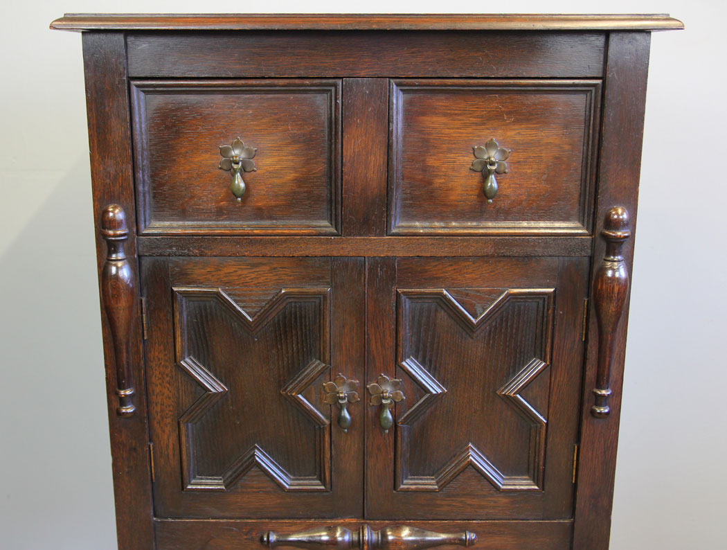 12168r5 Antique Oak Side Cabinet Cupboard ,