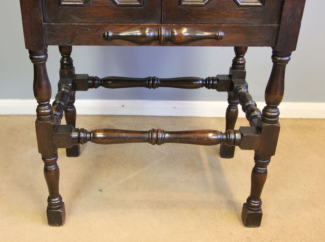 12168r7 Antique Oak Side Cabinet Cupboard ,