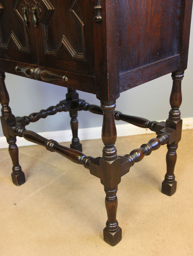 12168r8 Antique Oak Side Cabinet Cupboard ,