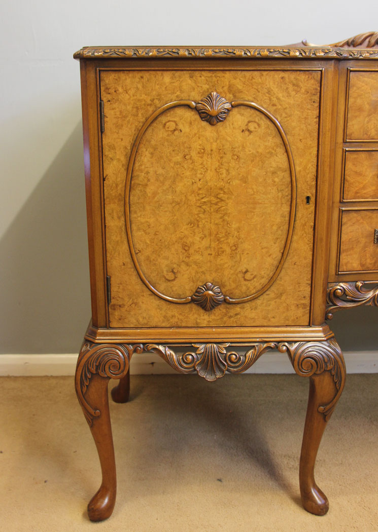 12171r3 Burr Walnut Queen Anne Style Sideboard,