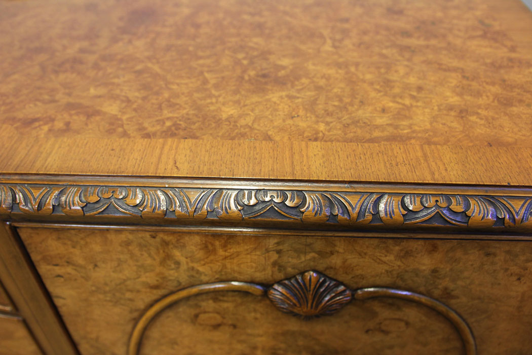 12171r7 Burr Walnut Queen Anne Style Sideboard,