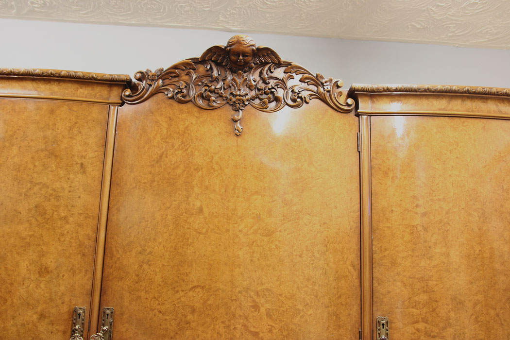 12173r15 Antique Burr Walnut Triple Bow Door Compactum Wardrobe,