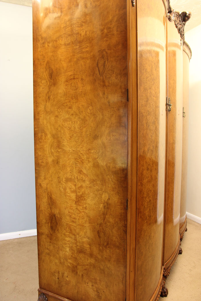 12173r19 Antique Burr Walnut Triple Bow Door Compactum Wardrobe,
