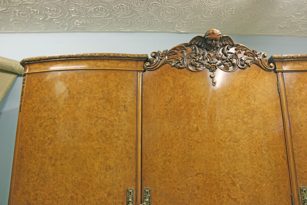 12173r2 Antique Burr Walnut Triple Bow Door Compactum Wardrobe,