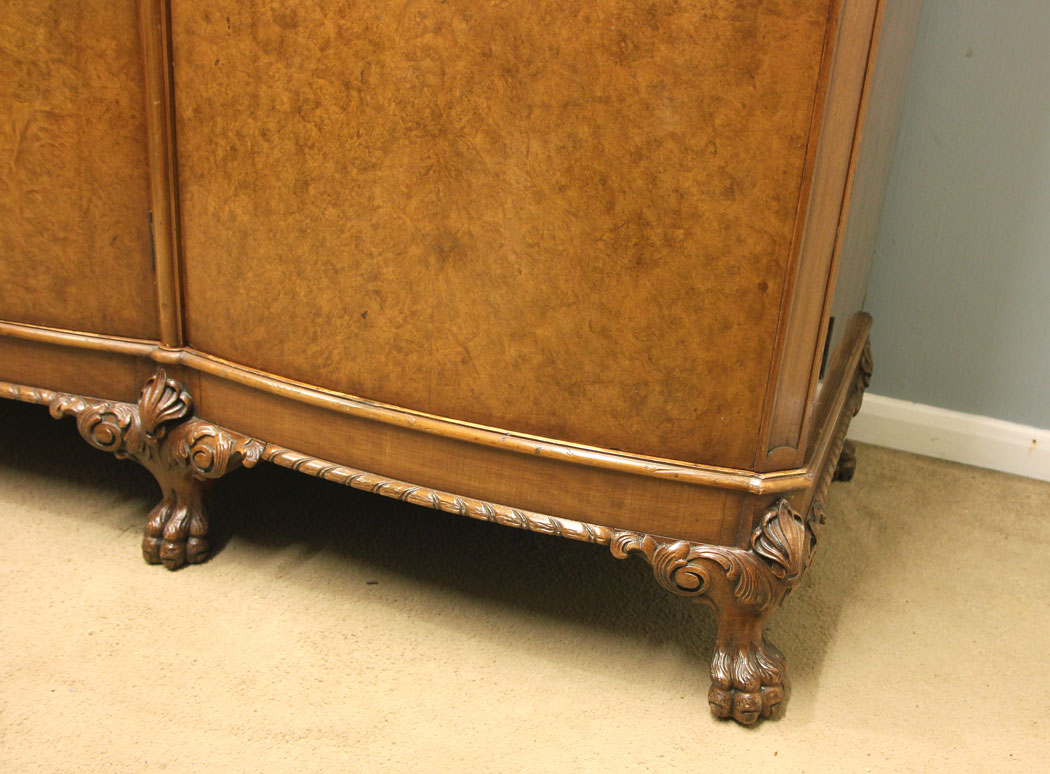 12173r4 Antique Burr Walnut Triple Bow Door Compactum Wardrobe,