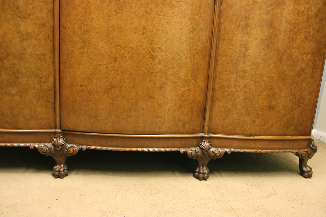 12173r5 Antique Burr Walnut Triple Bow Door Compactum Wardrobe,