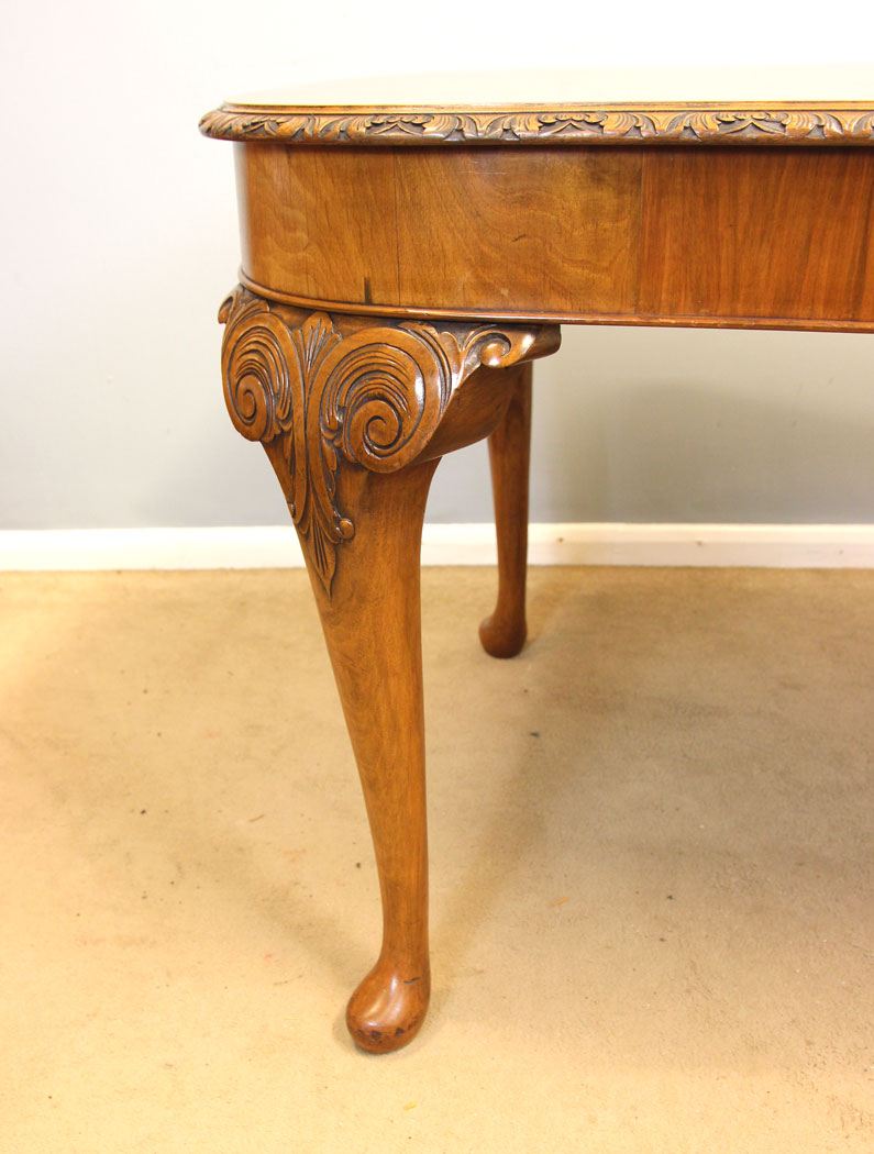 12174r11 Antique Queen Anne Style Burr Walnut Extending Dining Table,