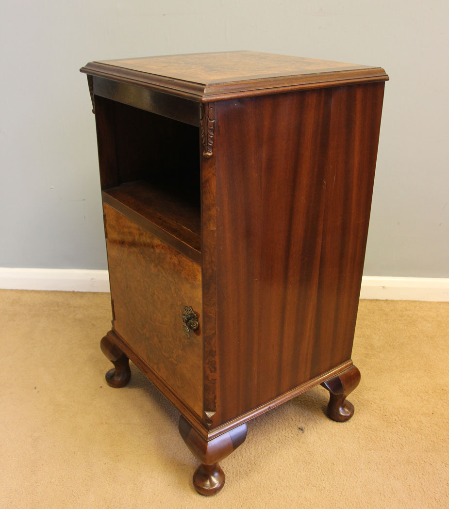12187r7 Pair Antique Burr Walnut Bedside Cabinets,