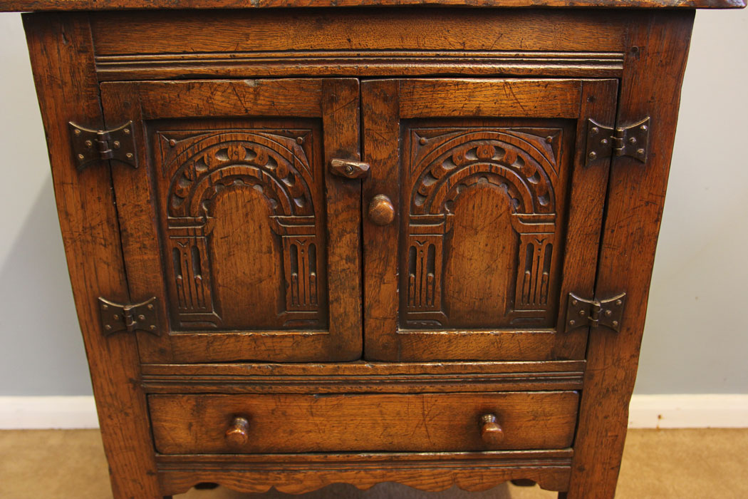 12194r10 Quality Oak Cupboard, Titchmarsh Goodwin,