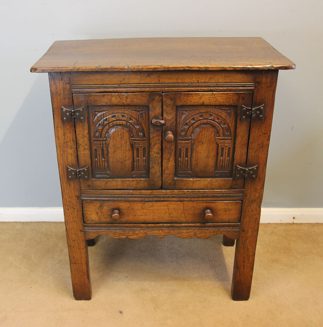 12194r6 Quality Oak Cupboard, Titchmarsh Goodwin,
