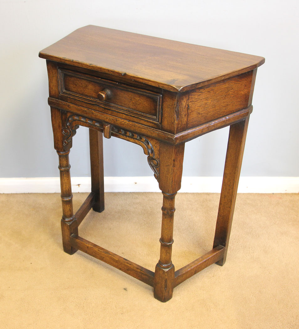 12195r2 Quality Small Oak Side Table,