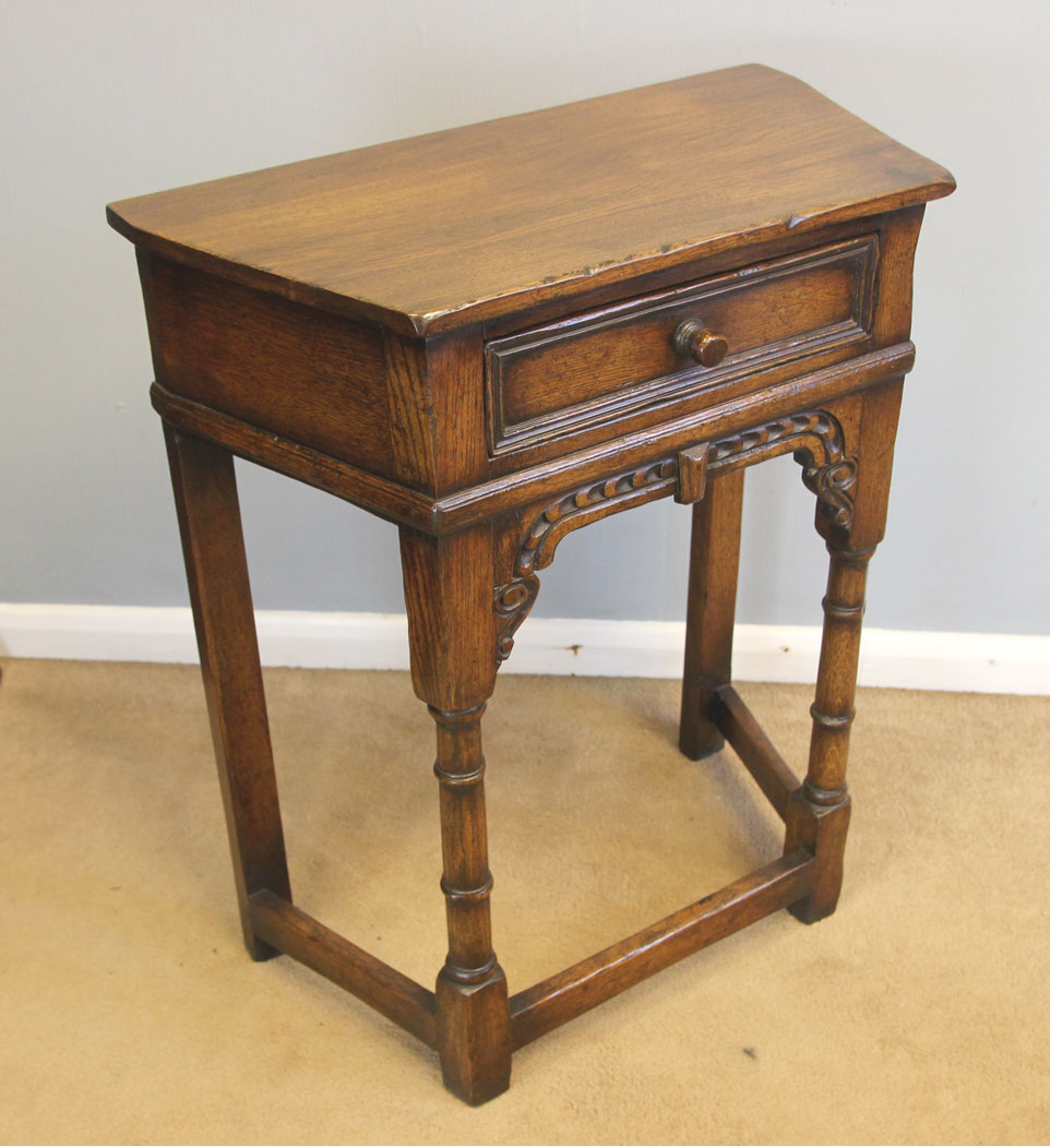 12195r3 Quality Small Oak Side Table,