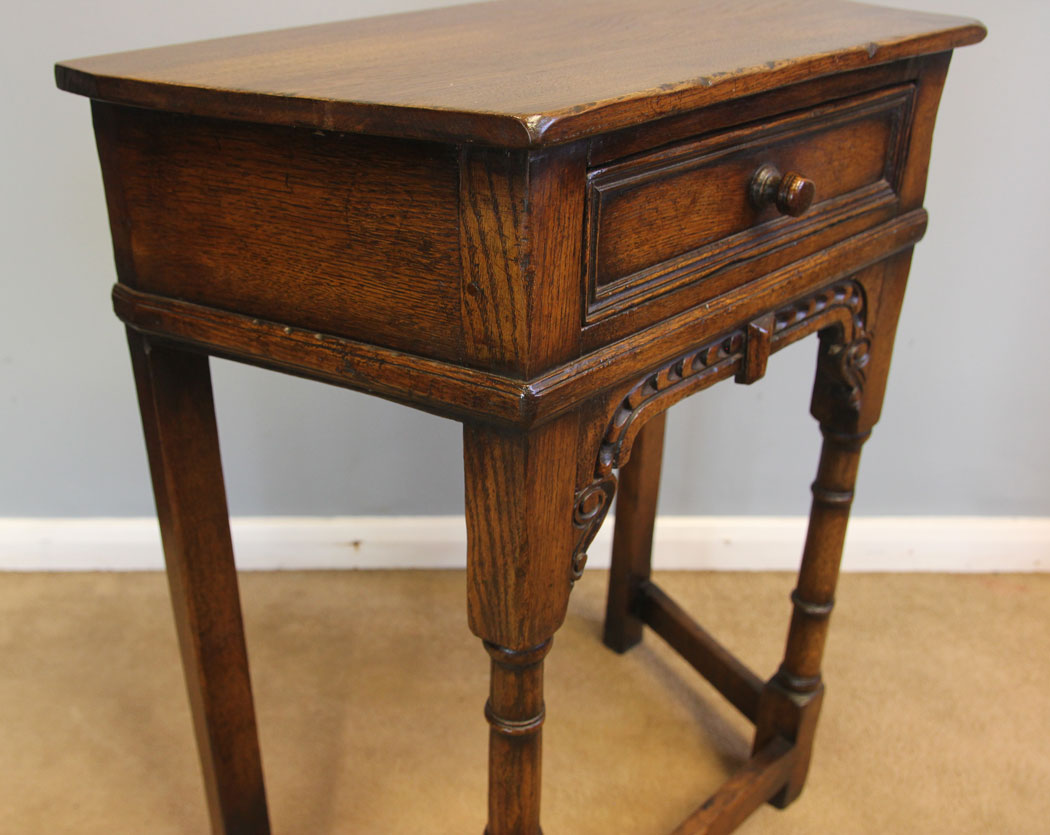 12195r4 Quality Small Oak Side Table, Titchmarsh Goodwin,