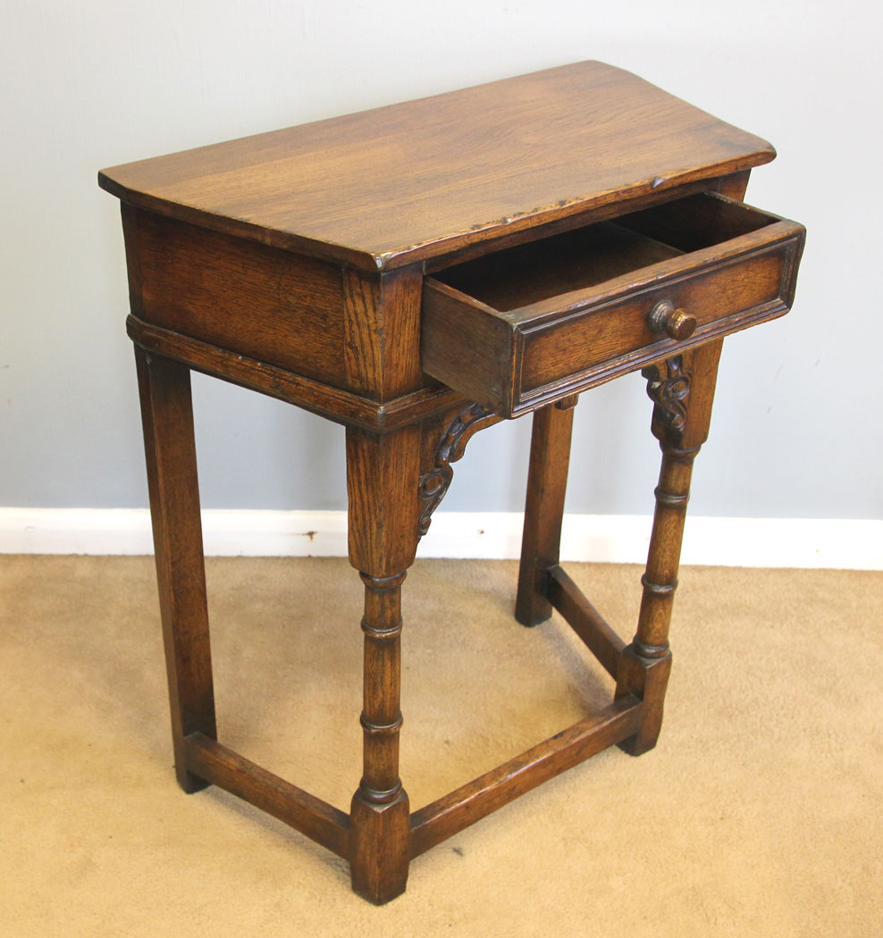 12195r7 Quality Small Oak Side Table, Titchmarsh Goodwin,